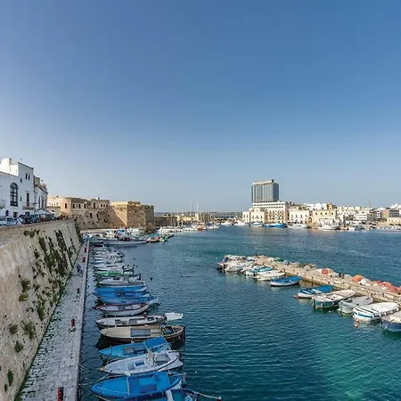 Awesome In W/ 1 Bedrooms Apartment *